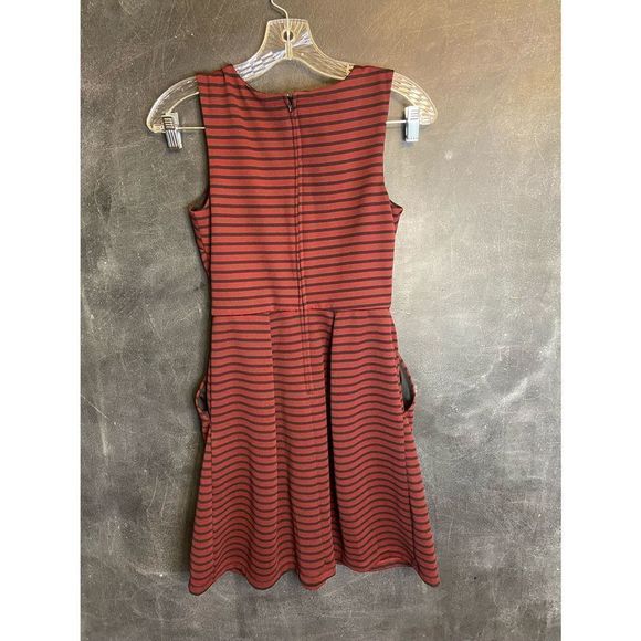 iz Byer Maroon and Black Stripes Mini Dress Size Size 1 - Picture 8 of 9